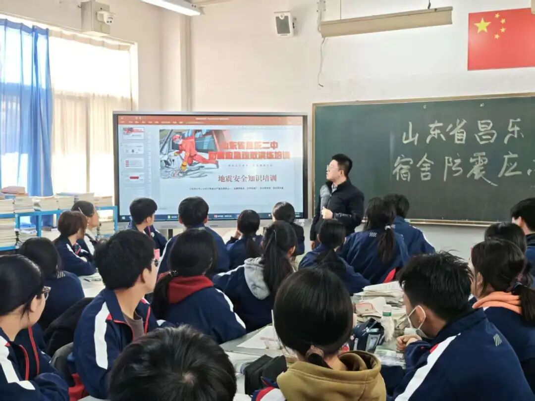 昌乐二中|271教育：我校开展宿舍防震应急疏散演练