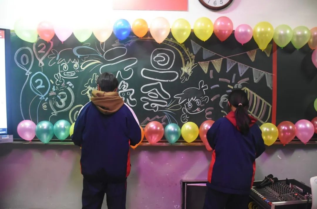 欢庆佳节 共赴美好——昌乐二中各班级元旦晚会精彩纷呈