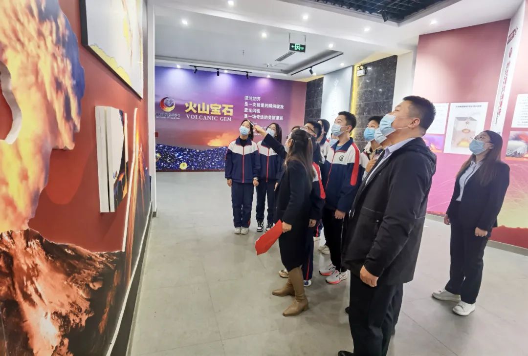 昌乐二中：走进蓝宝石博物馆 探秘昌乐宝石璀璨文化