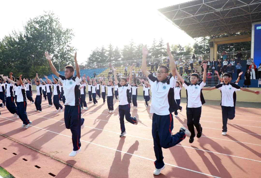 凝聚青春力量 彰显班级风采——昌乐二中开展校园韵律操展示活动