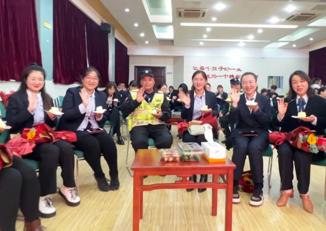 遇见二中 共赴美好——昌乐二中举办教师集体生日会