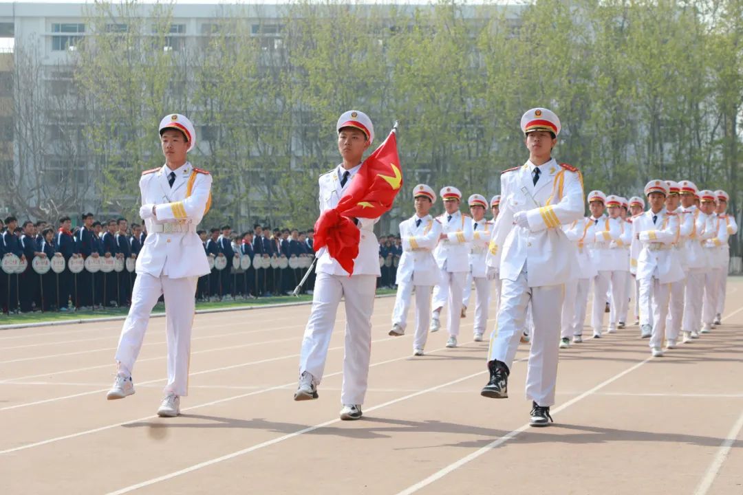 学会深度学习 助力春季学习热潮——昌乐二中举行第八周升旗仪式