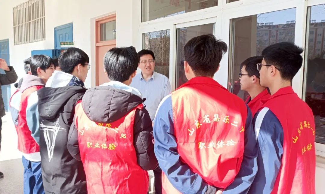 体验多彩职业 塑造卓越品质——昌乐二中组织开展新学期学生职业体验课程