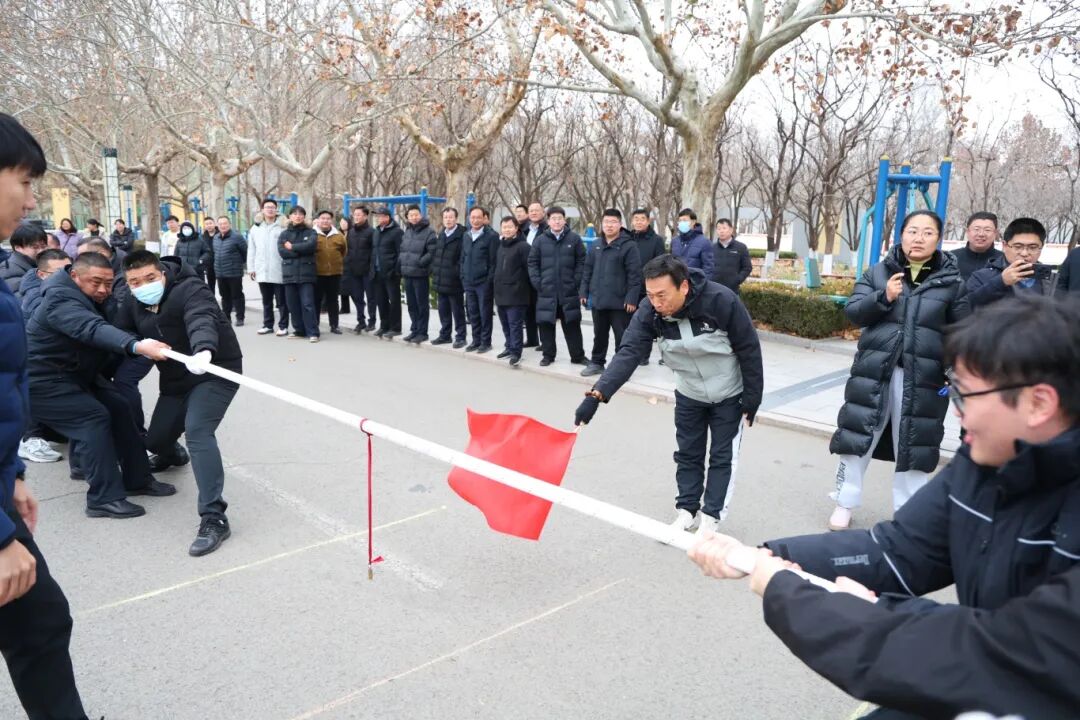 昌乐二中|271教育：我校举办教职工拔河比赛