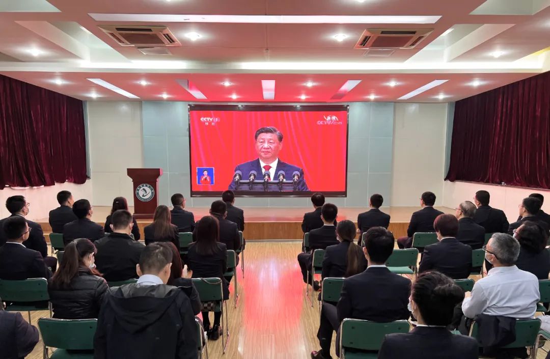 昌乐二中组织党员干部、师生收看党的二十大开幕盛况