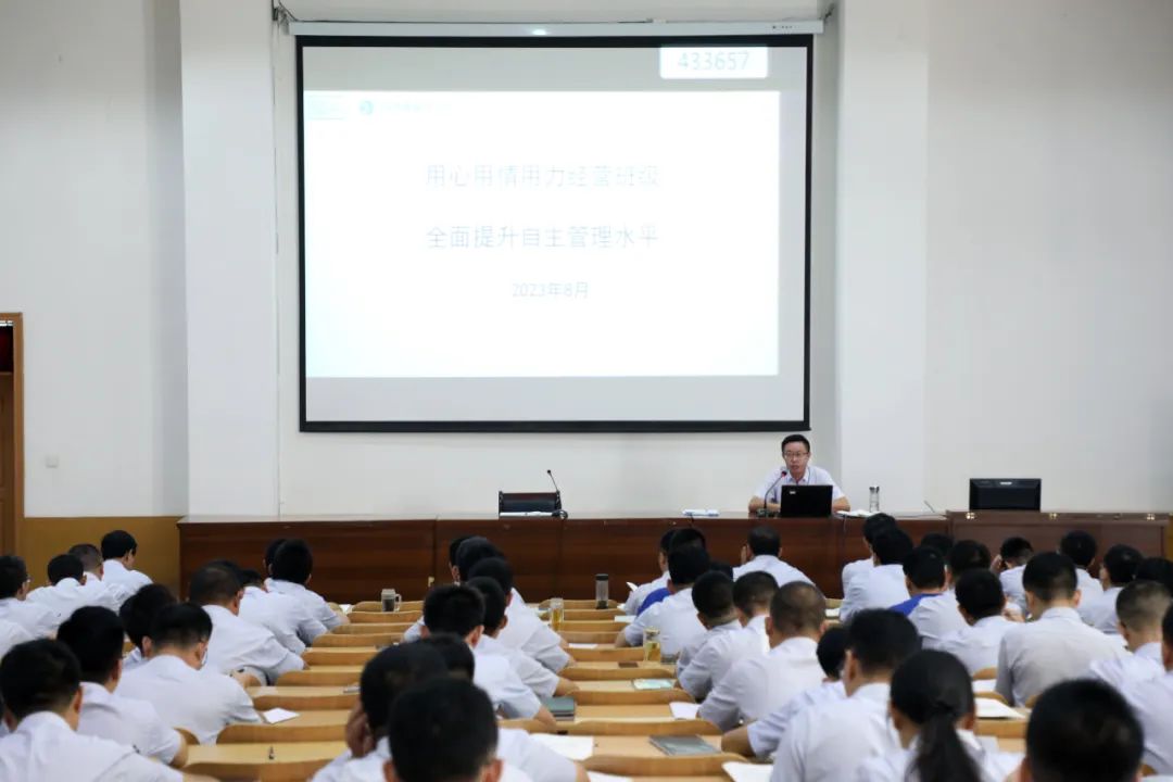 全力准备开学 高标准开启新学期——昌乐二中召开全体首席导师会
