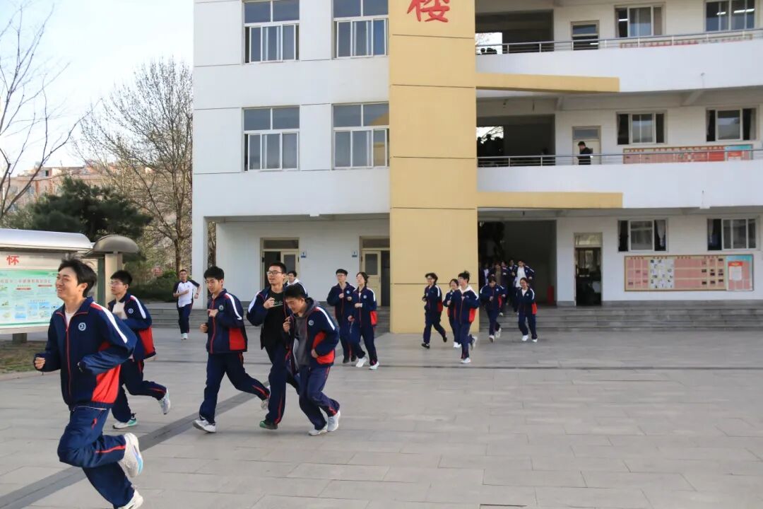 271教育|昌乐二中开展消防疏散应急演练